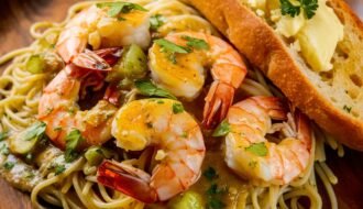 Delicious Shrimp Scampi and Garlic Bread - A Perfect Pair